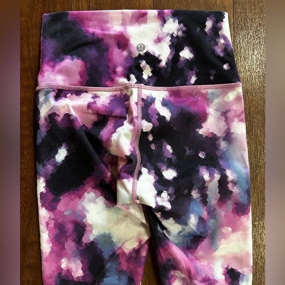NWOT Lululemon leggings - Picture 3 of 3